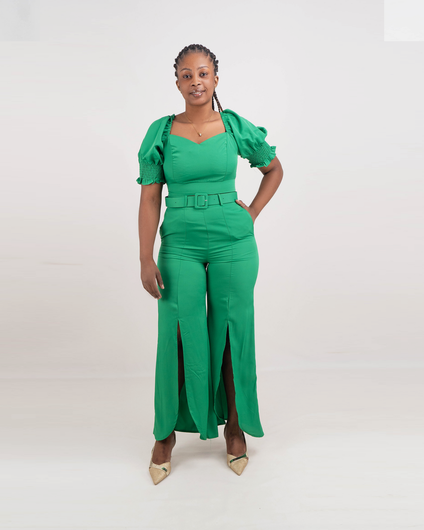 FATO DE PANTALONA COM BLUSA CURTA E ABERTURA NA CALÇA (TZ-2921)