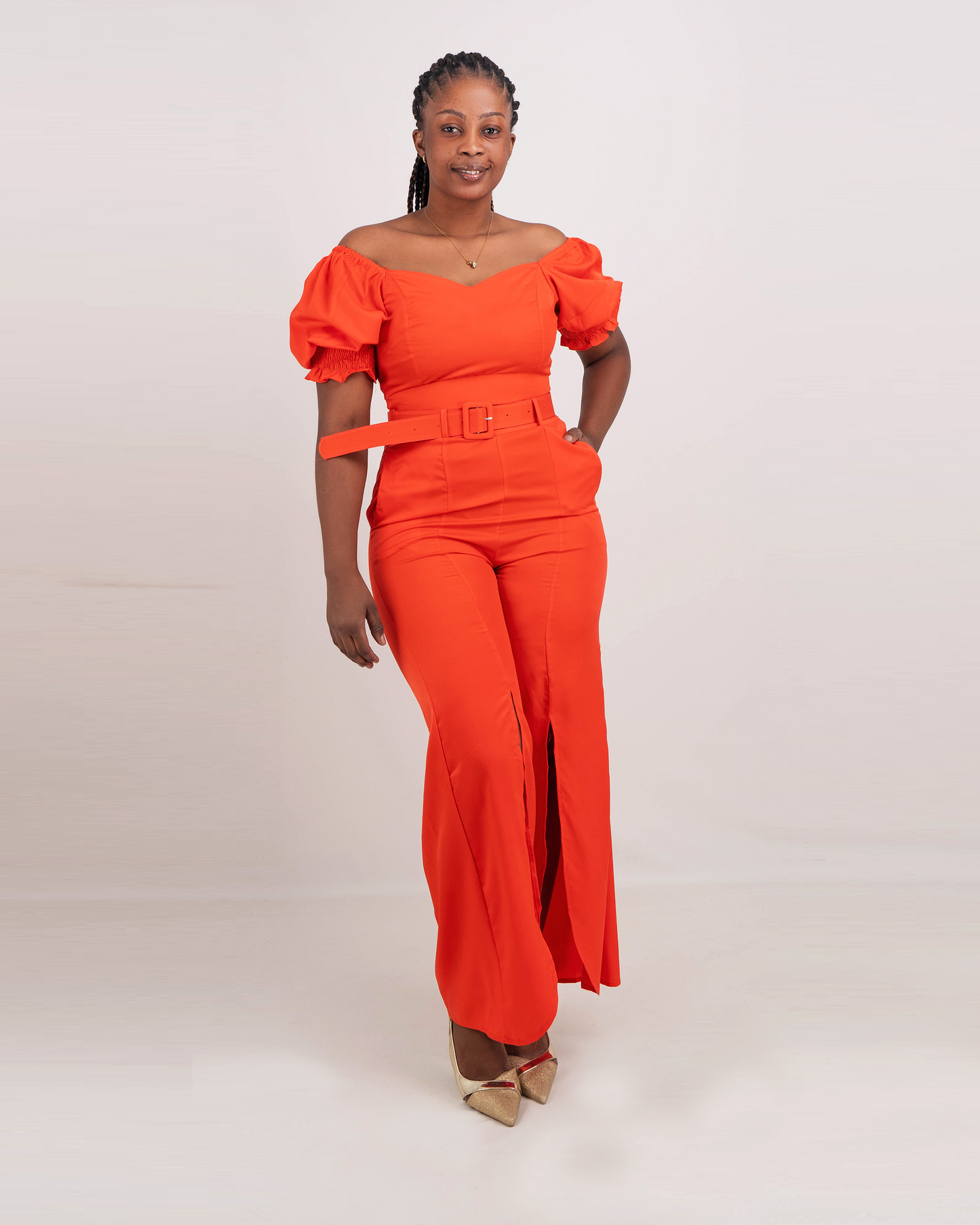 FATO DE PANTALONA COM BLUSA CURTA E ABERTURA NA CALÇA (TZ-2921)