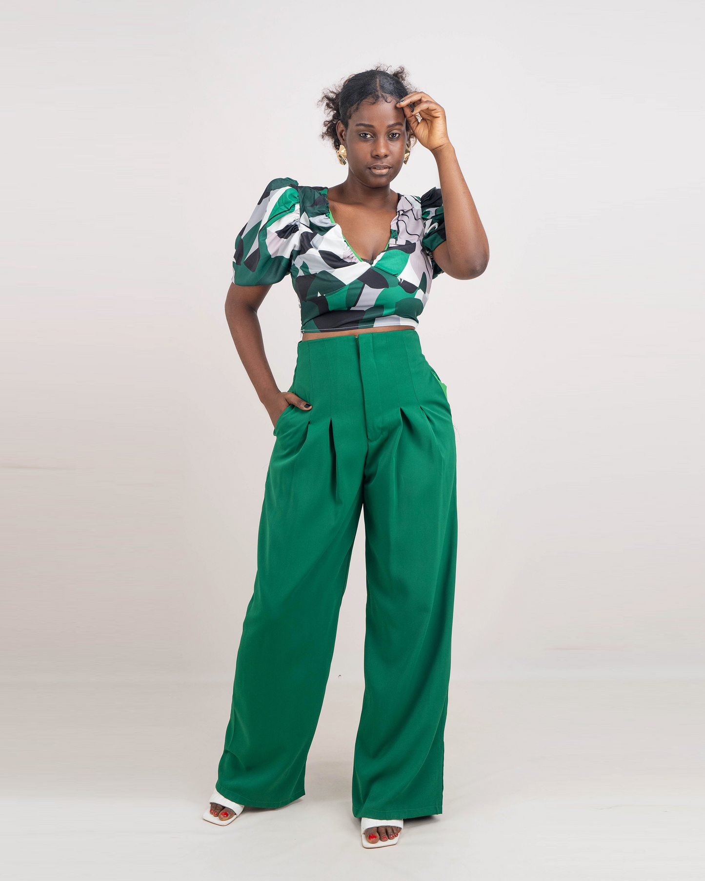 FATO DE BLUSA CURTA ESTAMPADA COM PANTALONA (TZ-3069)