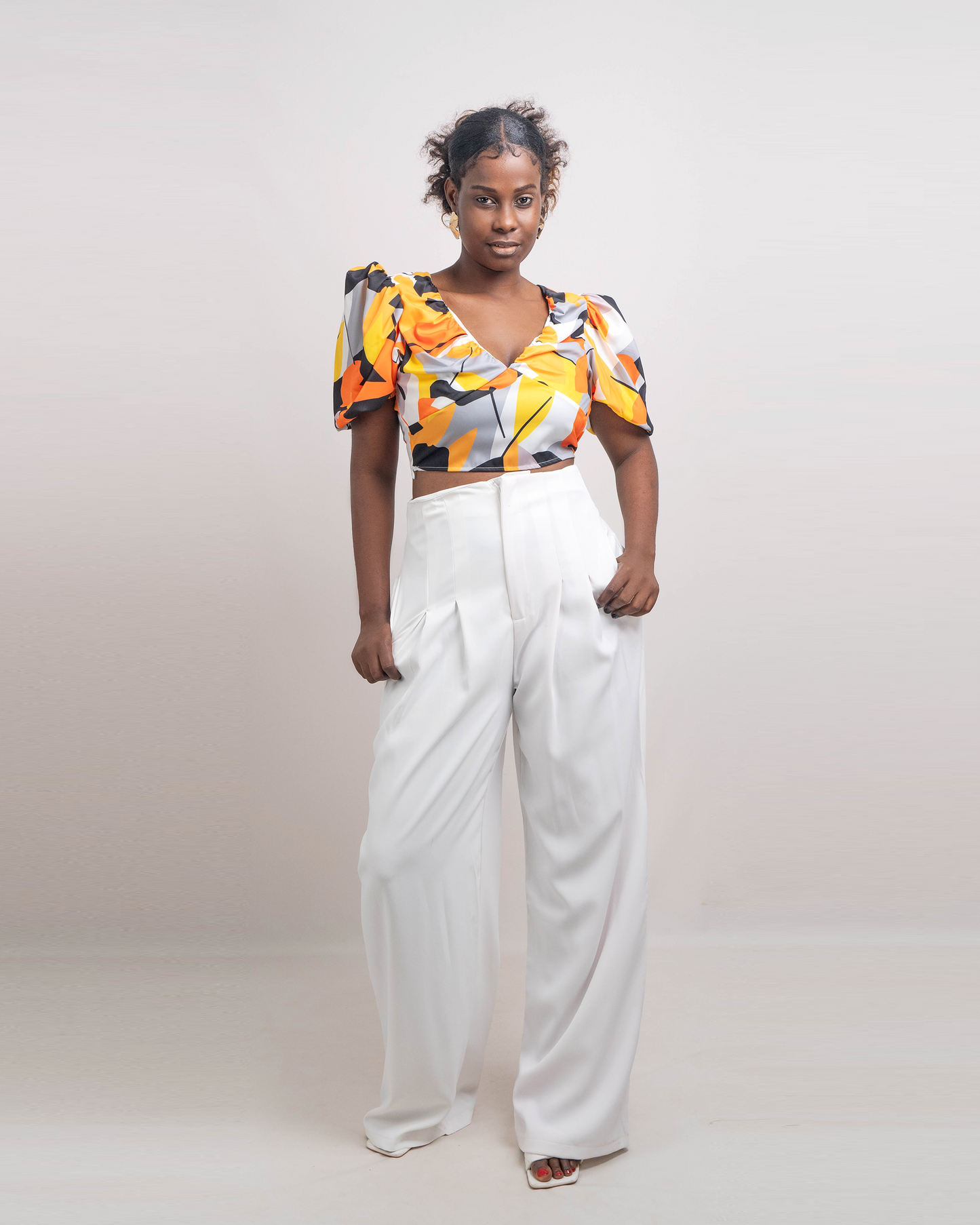 FATO DE BLUSA CURTA ESTAMPADA COM PANTALONA (TZ-3069)