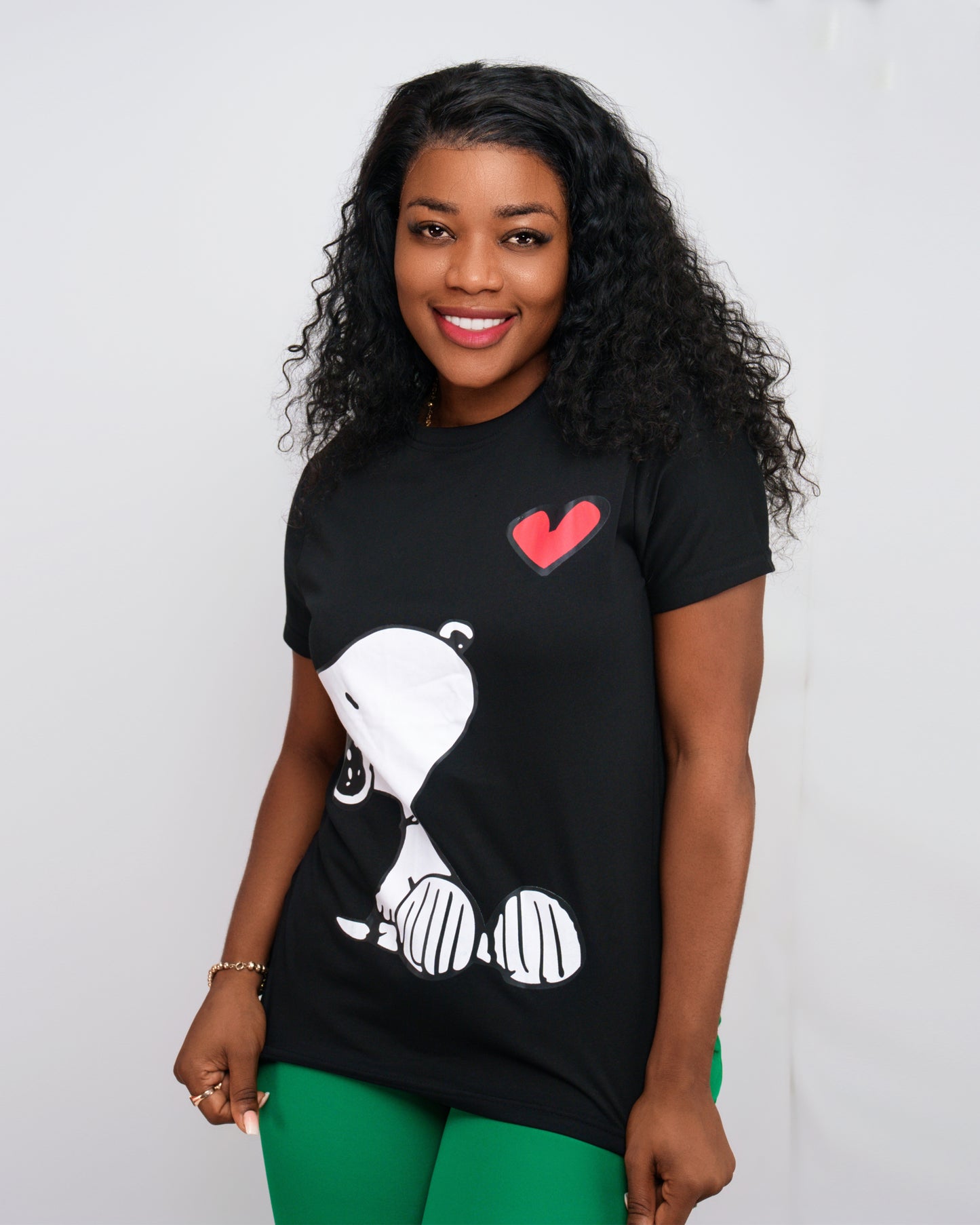 T-SHIRT FEMENINA COM MODELO CORACAO (KK35051)