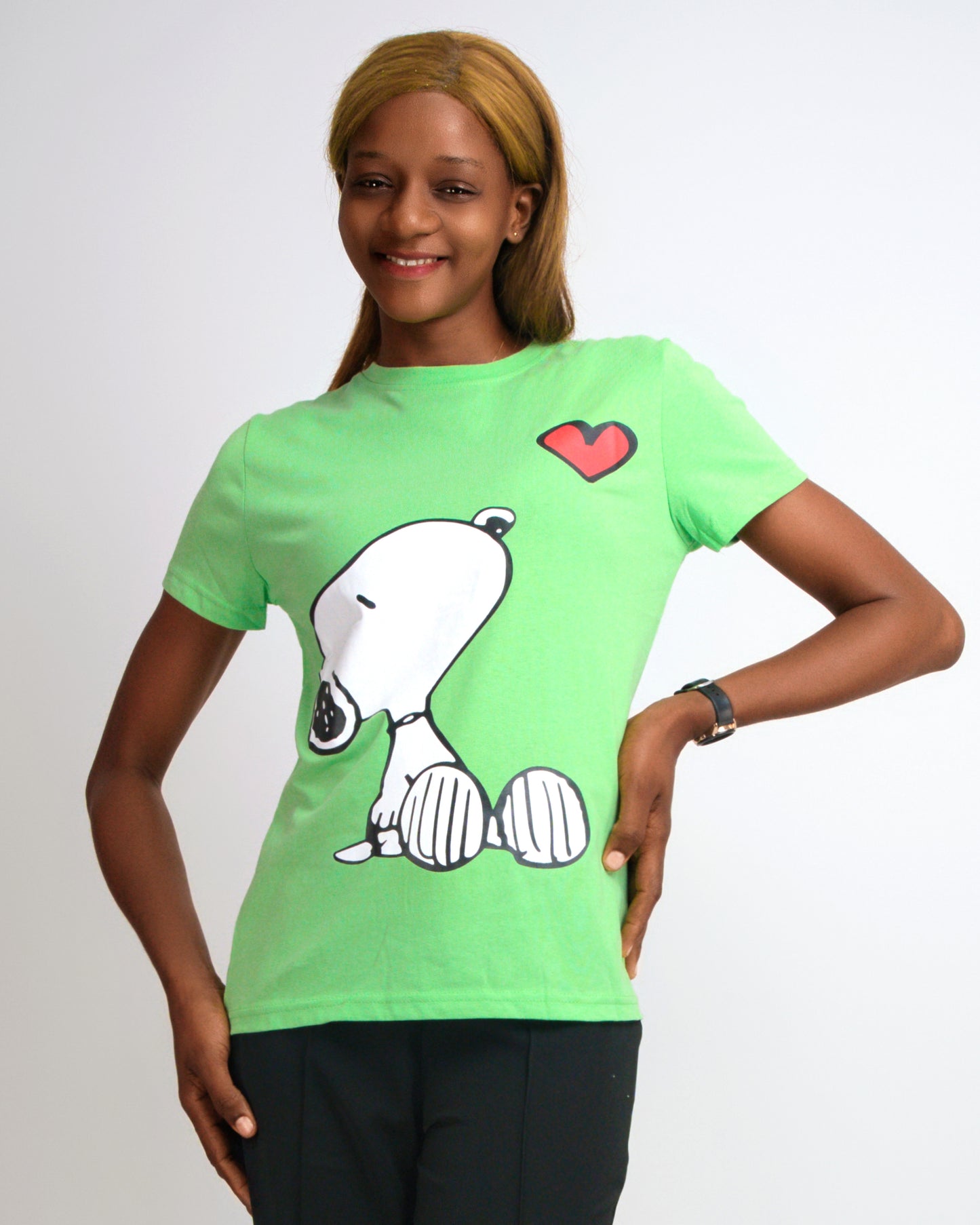 T-SHIRT FEMENINA COM MODELO CORACAO (KK35051)
