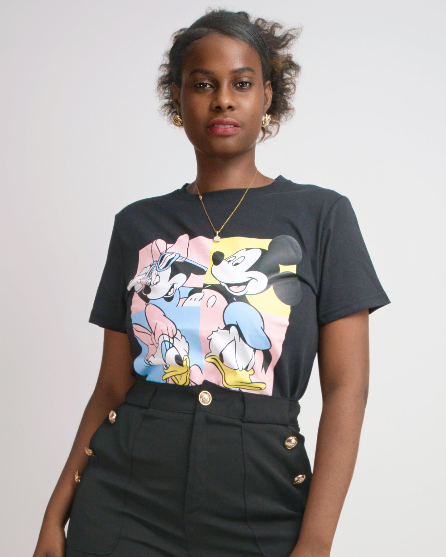 T-SHIRT FEMENINA COM MODELO MICKEY E SEUS AMIGOS (KK35055)