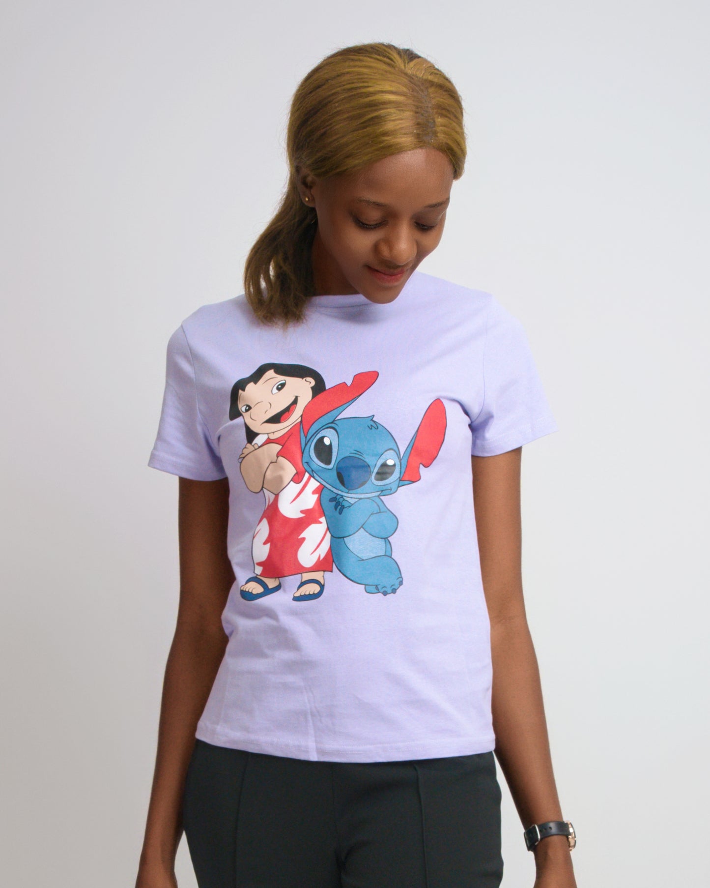 T-SHIRT FEMENINA COM MODELO LILO E O STITCH (KK35057)