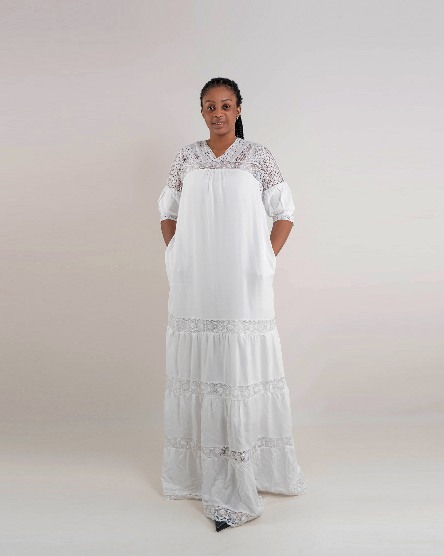Vestido Comprido Manga Ate ao Cotovelo Bordado Inglês nas Mangas (Q-17152H)