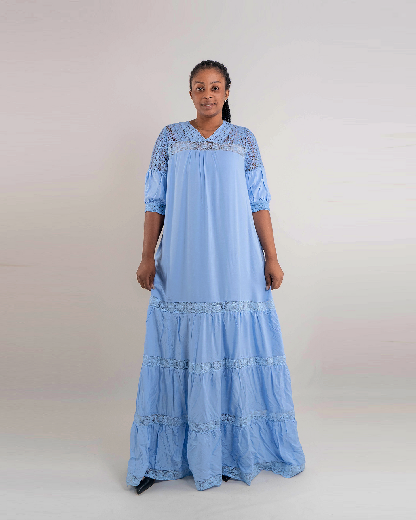 Vestido Comprido Manga Ate ao Cotovelo Bordado Inglês nas Mangas (Q-17152H)