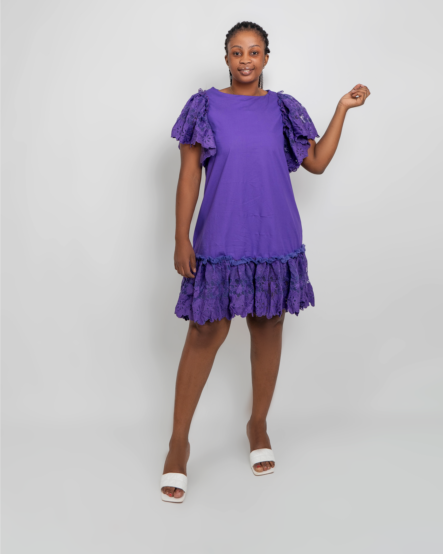 VESTIDO CURTO COM MANGAS BORDADA (Q-18080H)