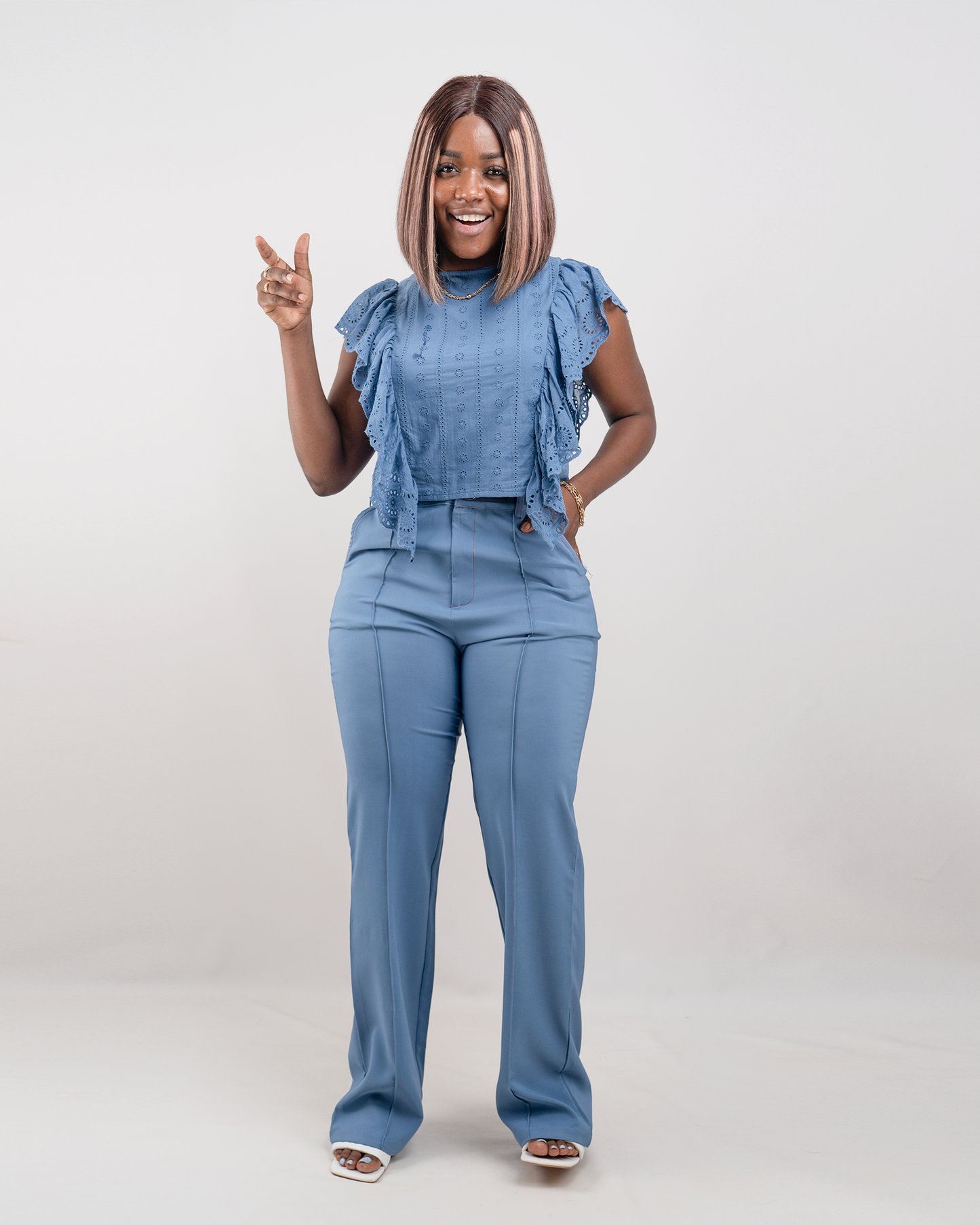 FATO DE PANTALONA COM BLUSA MANGA CAVADA BORDADO INGLÊS (TZ-2627)