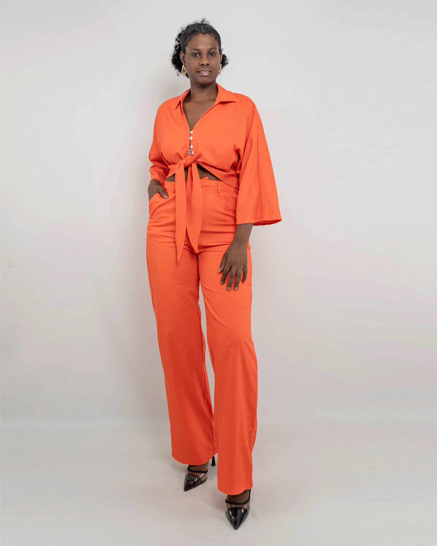 FATO DE PANTALONA COM BLUZA CURTA DE MANGA COMPRIDA AMARRA AMARRA (TZ-3072)