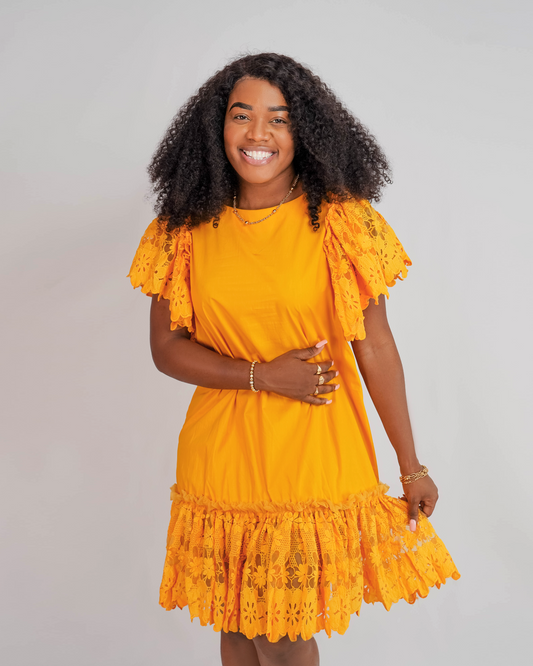 VESTIDO CURTO COM MANGAS BORDADA (Q-18080H)